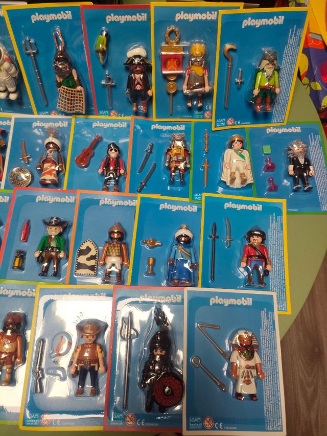 MUÑECOS PLAYMOBIL DE LA HISTORIA CON LIBRO