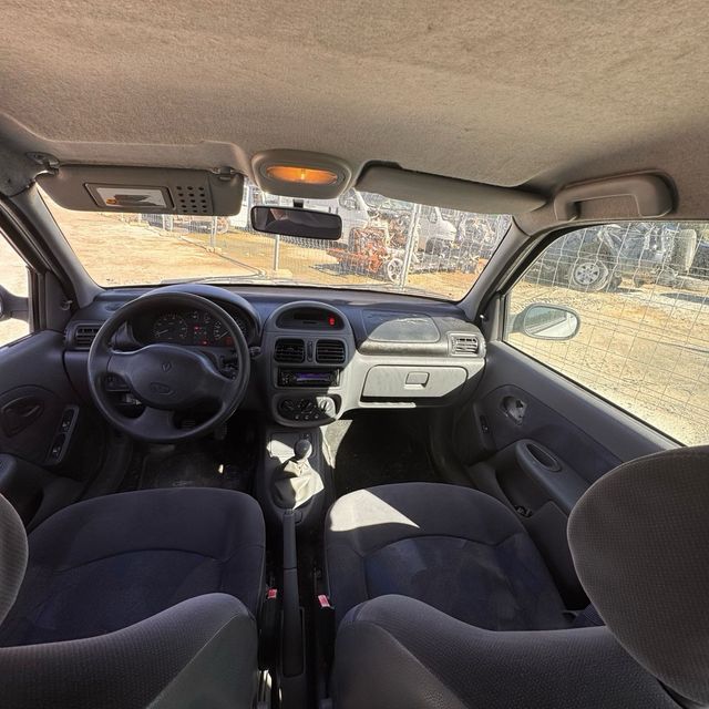 DESPIECE Renault Clio 2 1.2 gasolina año 2000
