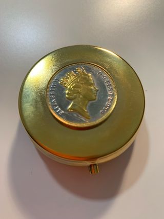 Pastillero metálico de Isabel II