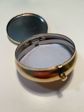 Pastillero metálico de Isabel II