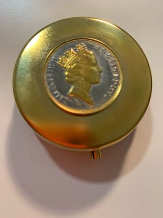 Pastillero metálico de Isabel II