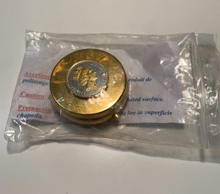 Pastillero metálico de Isabel II