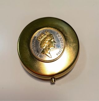 Pastillero metálico de Isabel II