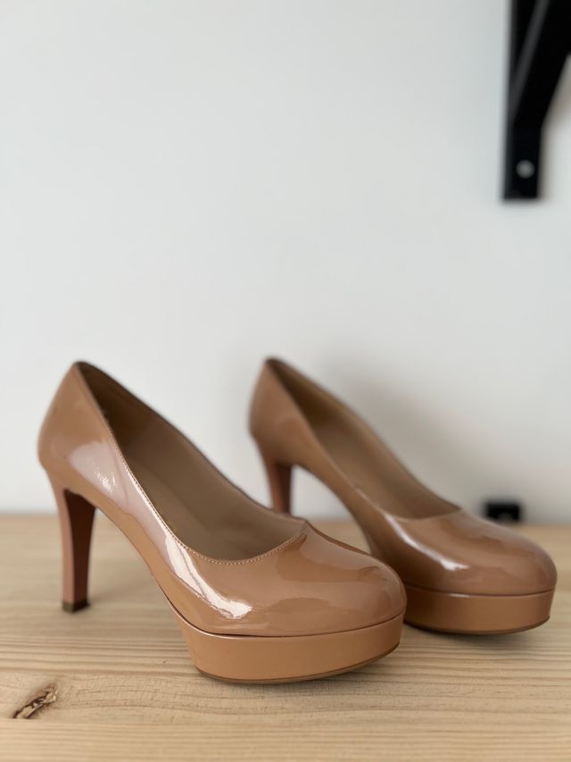 Zapatos de tac ́on con plataforma UNISA