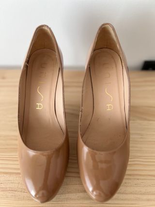 Zapatos de tac ́on con plataforma UNISA