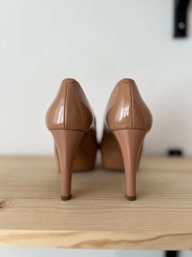 Zapatos de tac ́on con plataforma UNISA