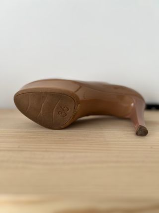 Zapatos de tac ́on con plataforma UNISA