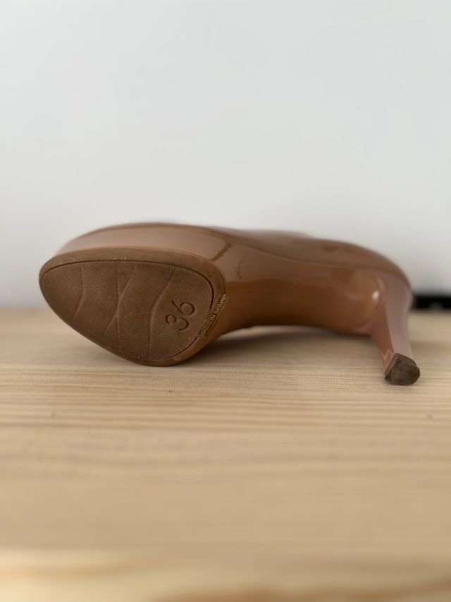 Zapatos de tac ́on con plataforma UNISA