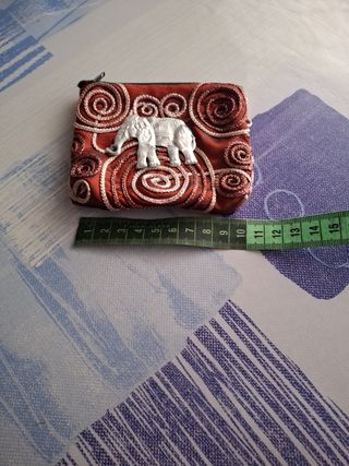 Monedero indio color burdeos