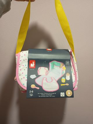 Canastillas y ropa para muñecas