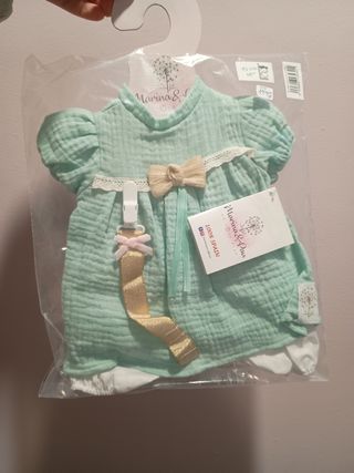 Canastillas y ropa para muñecas