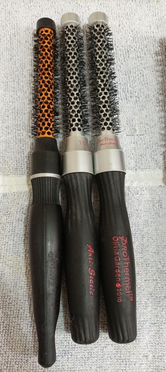 Cepillos peluquería.
3 euros cada uno.