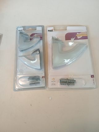 Soportes pelicanos para baldas