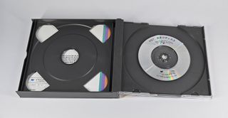 Fist Saturn con spinecard