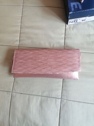 Zapatos de ceremonia de color dorado. Solo un uso.