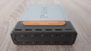 SWITCH D-LINK DES-1005D 10/100 5 PUERTOS