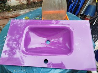 Lavabo de cristal de color morado 