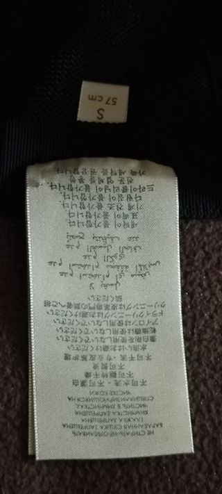 Gorra Gucci negra y roja