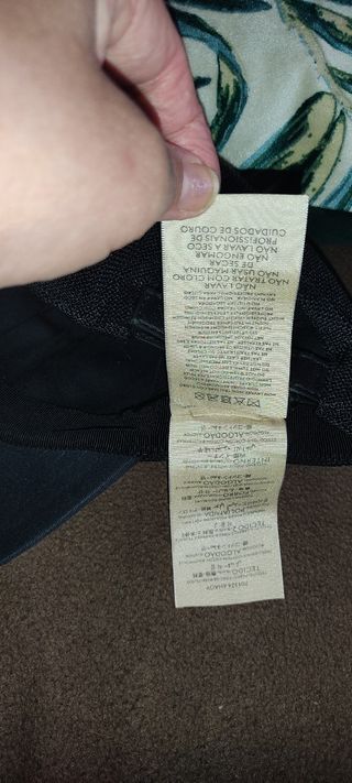 Gorra Gucci negra y roja