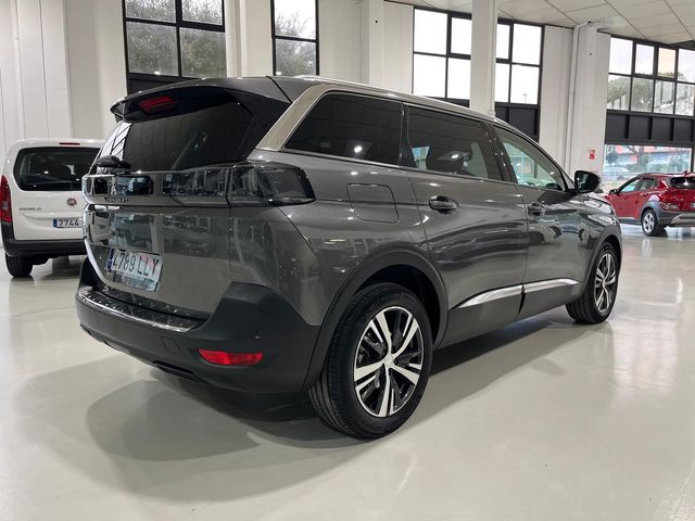 Peugeot 5008 2021