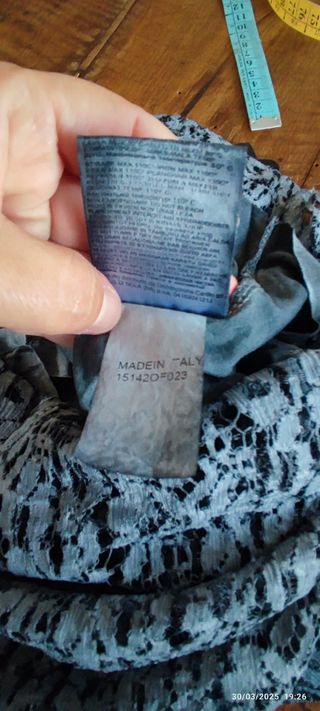 Gonna in pizzo con spacchi laterali