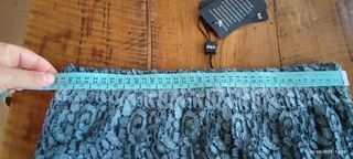 Gonna in pizzo con spacchi laterali