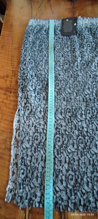 Gonna in pizzo con spacchi laterali