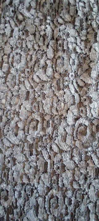 Gonna in pizzo con spacchi laterali