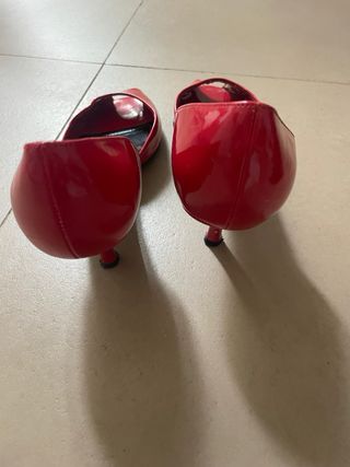 Zapato salon rojo charol.zara 