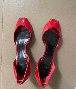 Zapato salon rojo charol.zara 