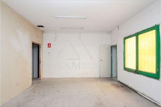 Local comercial en venta en Vilapicina i la Torre Llobeta en Barcelona