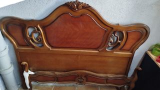 Cama antigua de madera
