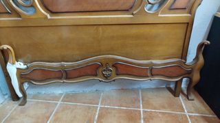 Cama antigua de madera
