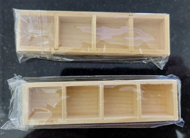 MUEBLE CASA MUÑECAS Y MESA REDONDA