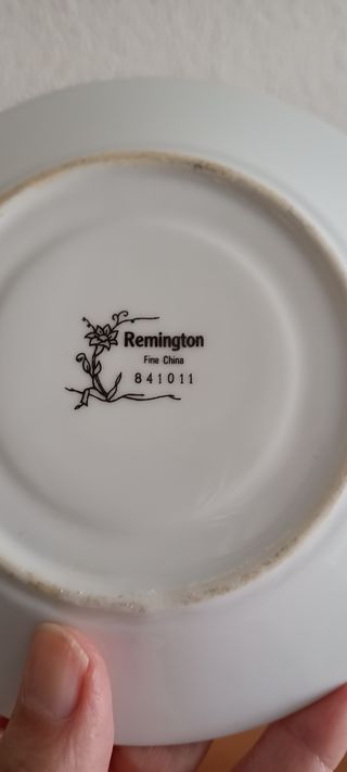 Set di tazze da tè e piatto inglesi