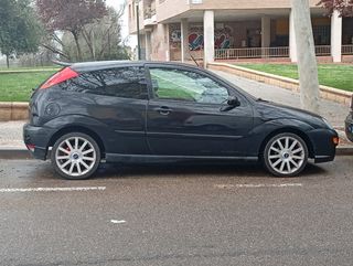 Ford Focus 2001 con itv acepto Fiat stilo 3 puert
