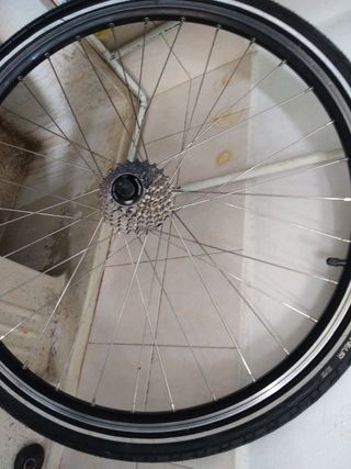 Rueda decatlhon nueva incluye llanta,neumático