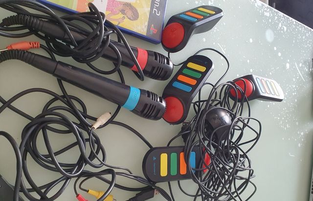 PS2 + SingStar + Buzz + Juegos