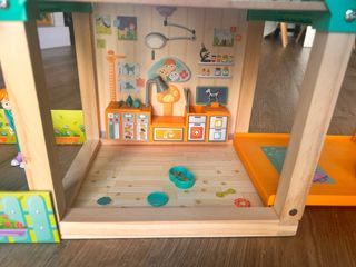 Juguete Hape Set Centro veterinario amigos peludos