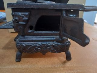 Réplica de cocina muy antigua de hierro