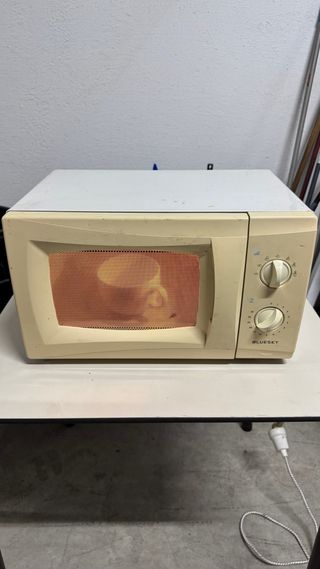 Microondas BluSky 800W con función básica