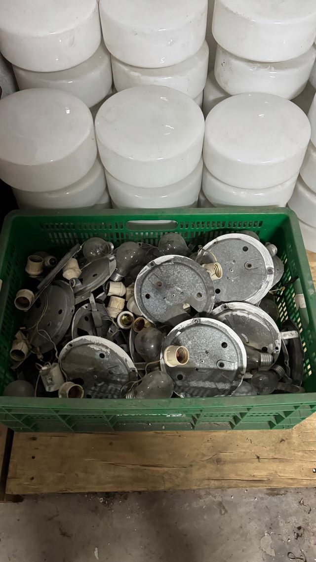 43 Bases de lámpara  Bombillas  Casquillos