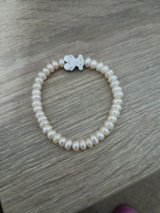 Pulsera de perlas blancas