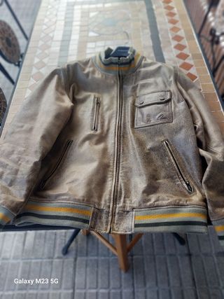 Cazadora piel quiksilver 