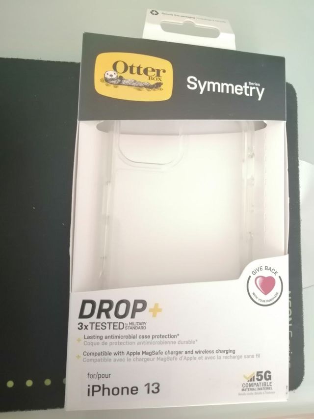 Custodia SYMMETRY per iPhone 13, trasparente