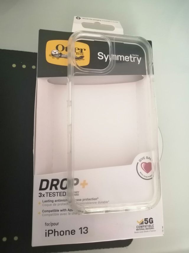 Custodia SYMMETRY per iPhone 13, trasparente