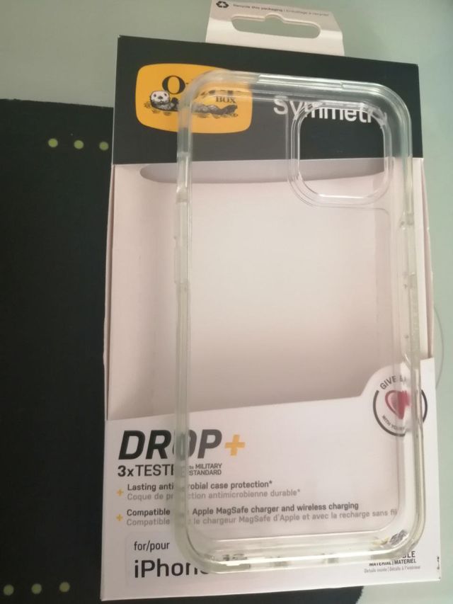 Custodia SYMMETRY per iPhone 13, trasparente