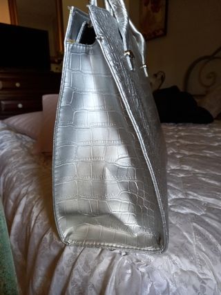 Borsa argentata con manici