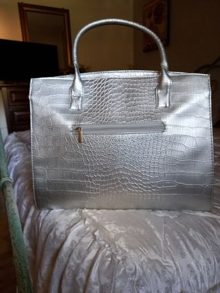 Borsa argentata con manici