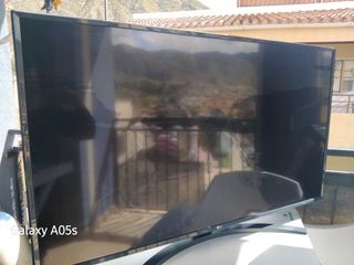 Tv LG 49" 4K PANTALLA ROTA, PARA PIEZAS O REPARAR